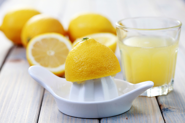 6 cudownych właściwości soku z cytryny